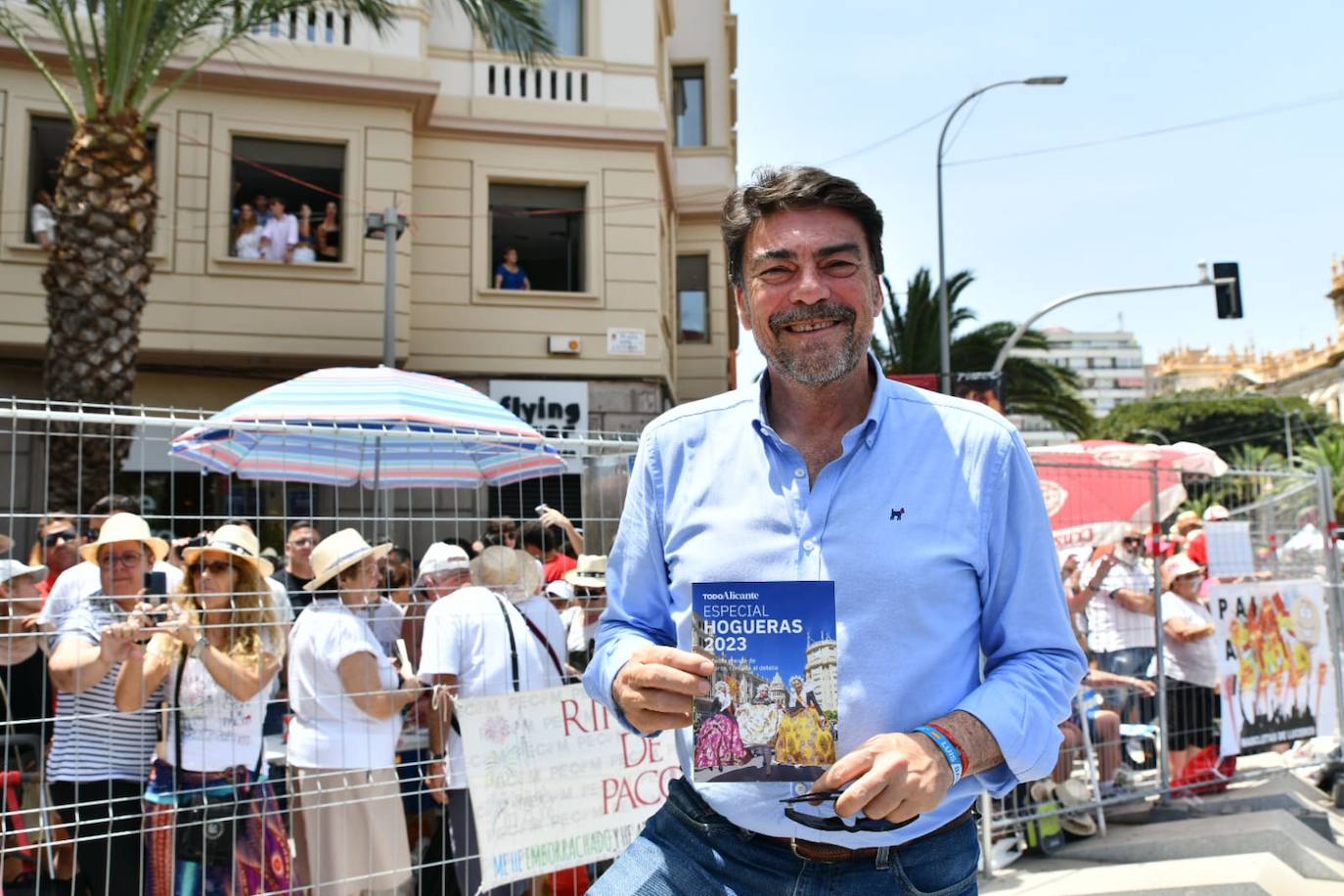 Los alicantinos reciben la revista de TodoAlicante