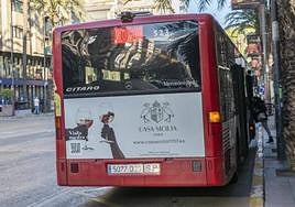 Parada de autobús en Alfonso el Sabio.