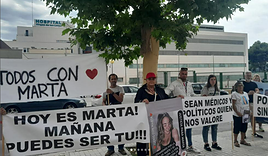 Concentración de este domingo para exigir que se prolongue la estancia de Marta en Valencia.