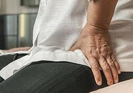 ¿Por qué me tienen que cambiar mi prótesis de cadera?