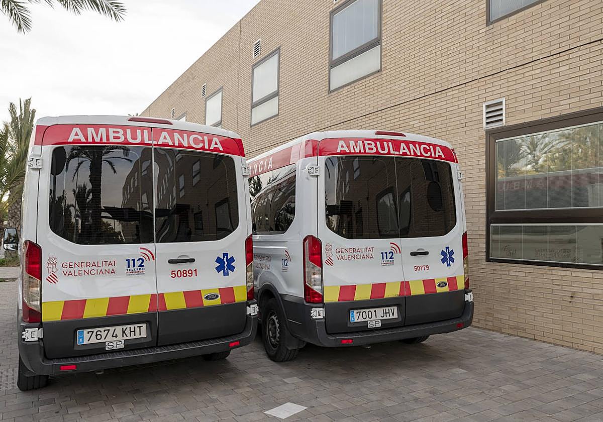 Ambulancias en el Hospital de Elche