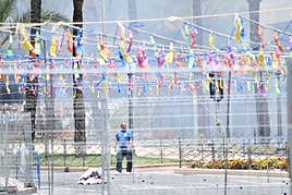 Mascletà en la plaza de Luceros.