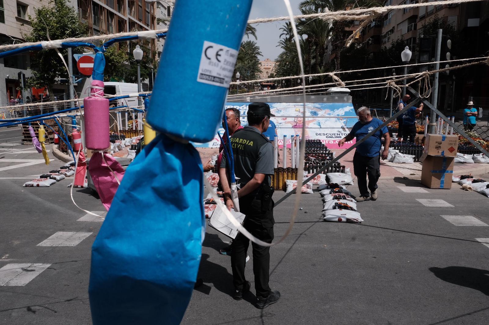 La Benemérita revisa que la mascletà cumpla la normativa