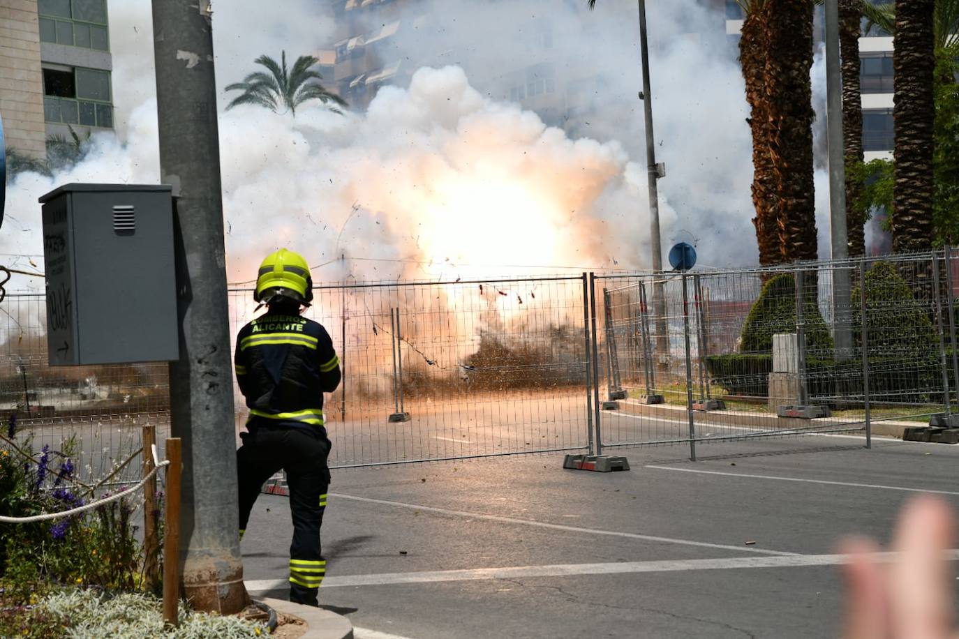 Búscate en la mascletà del 20 de junio