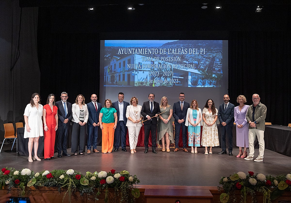 Imagen del equipo de gobierno de l'Alfàs del Pi con Vicente Arques al frente
