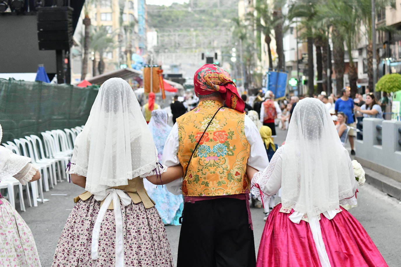 Pasión, tradición y música en la Ofrenda de Flores a la patrona de Alicante