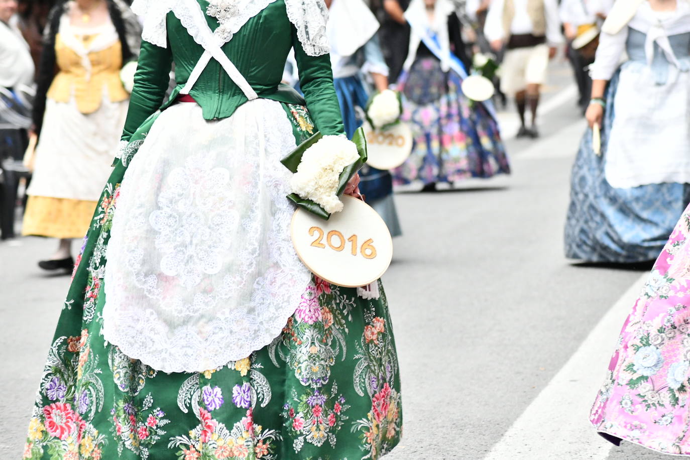 Pasión, tradición y música en la Ofrenda de Flores a la patrona de Alicante