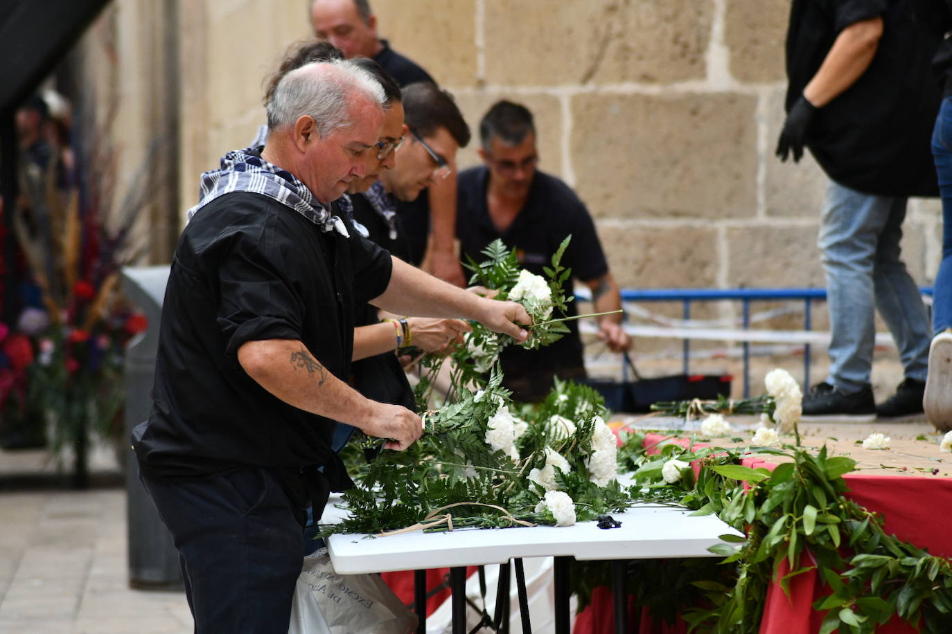 Pasión, tradición y música en la Ofrenda de Flores a la patrona de Alicante