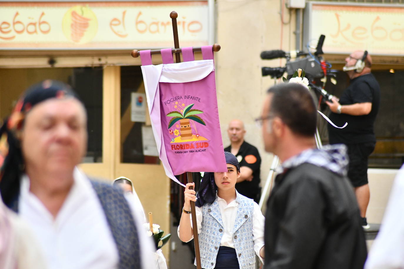 Pasión, tradición y música en la Ofrenda de Flores a la patrona de Alicante