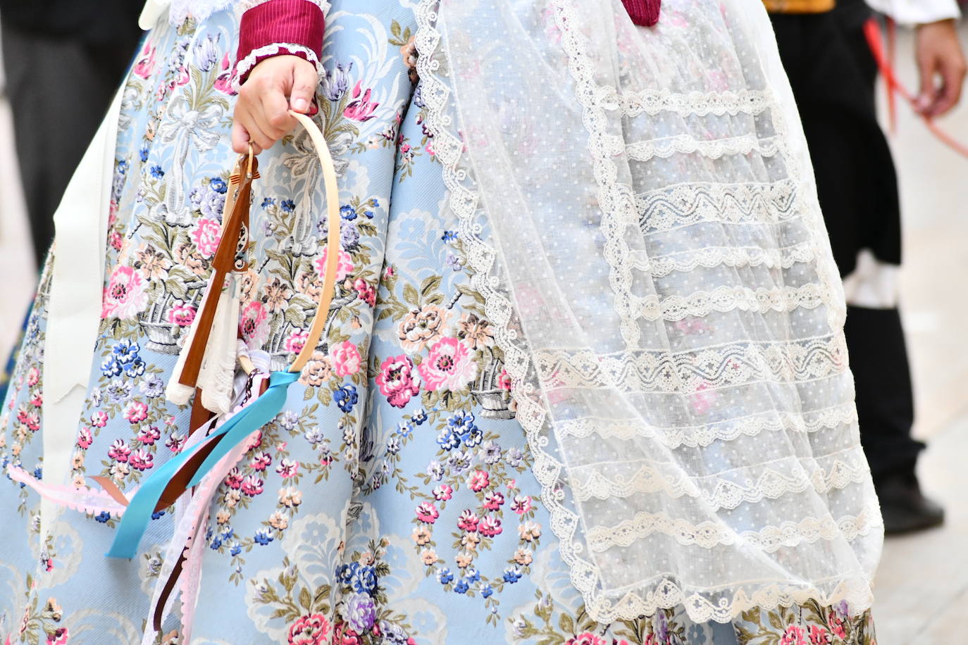 Pasión, tradición y música en la Ofrenda de Flores a la patrona de Alicante