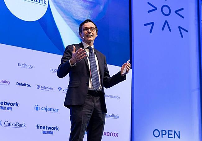 Enric Fernández durane su ponencia