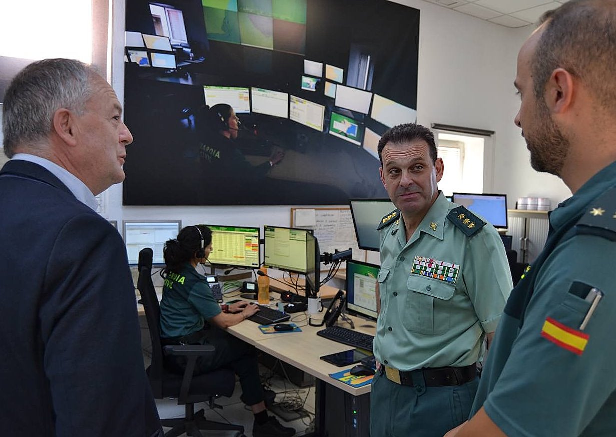 Imagen secundaria 1 - Visita del subdelegado del Gobierno en Alicante a la comandancia de la Guardia Civil. 