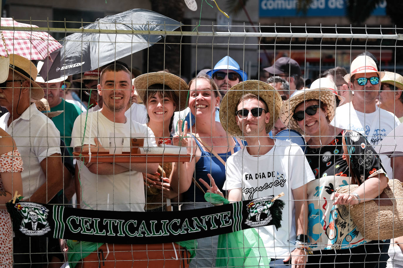 Estallido de la penúltima mascletà del concurso de Luceros en Hogueras