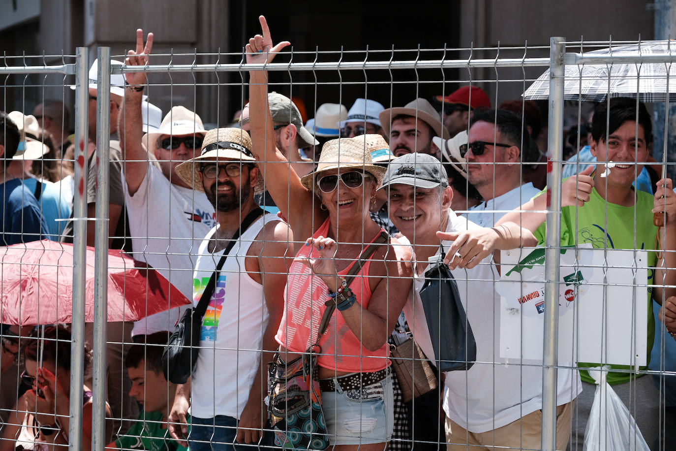 Estallido de la penúltima mascletà del concurso de Luceros en Hogueras