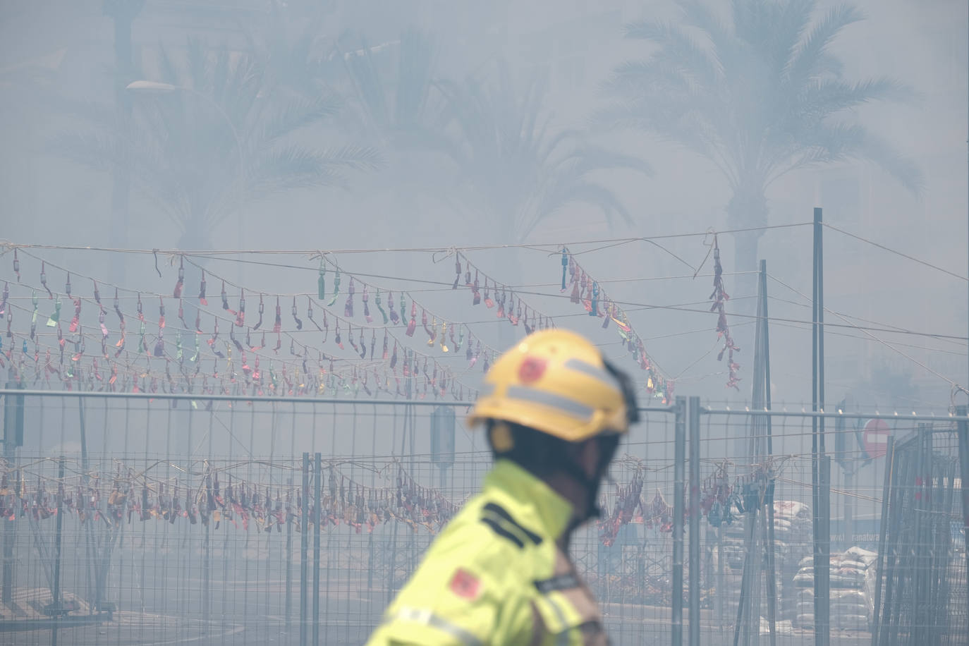 Estallido de la penúltima mascletà del concurso de Luceros en Hogueras