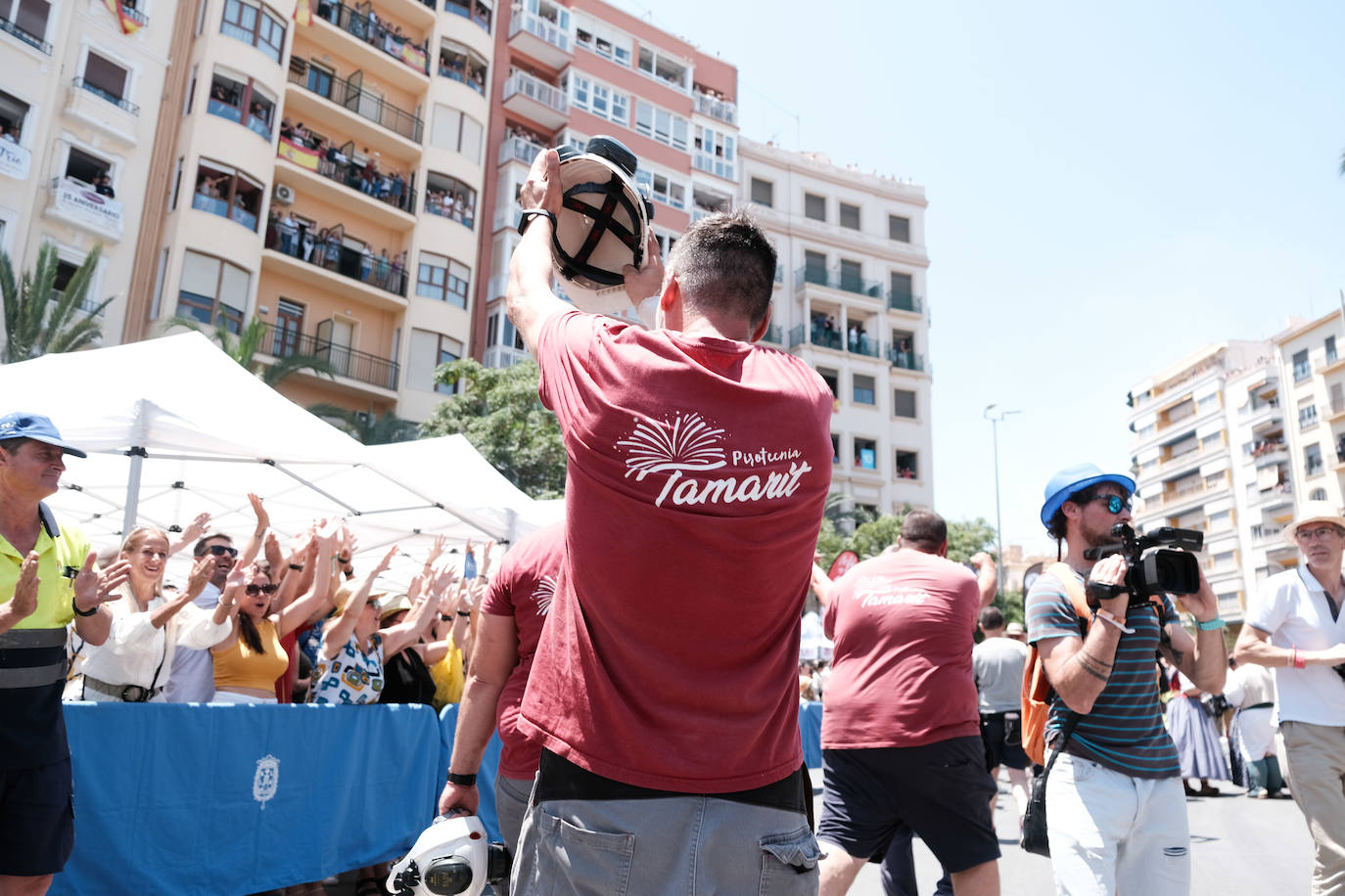 Estallido de la penúltima mascletà del concurso de Luceros en Hogueras