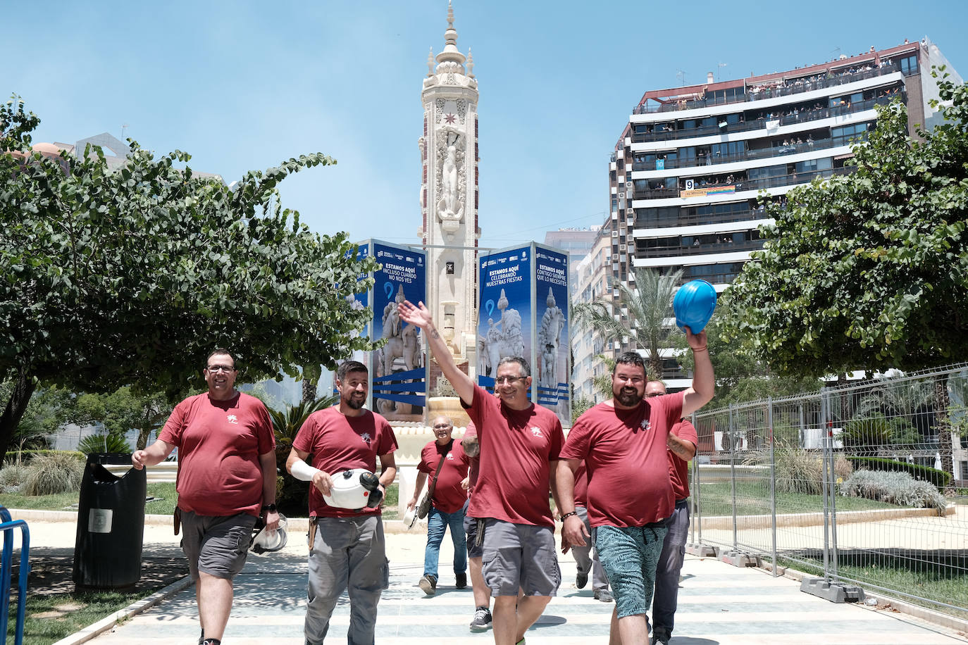 Estallido de la penúltima mascletà del concurso de Luceros en Hogueras
