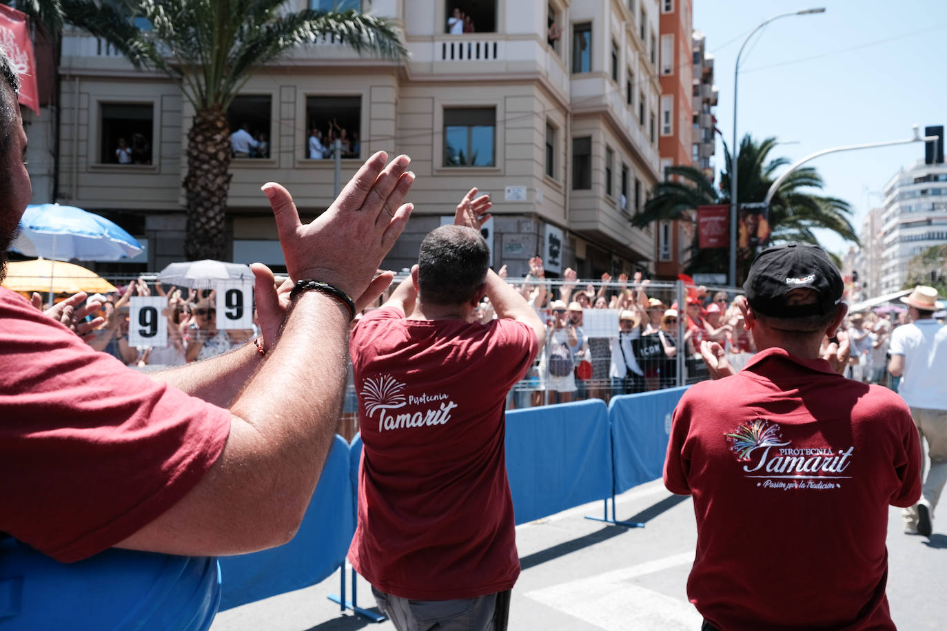 Estallido de la penúltima mascletà del concurso de Luceros en Hogueras