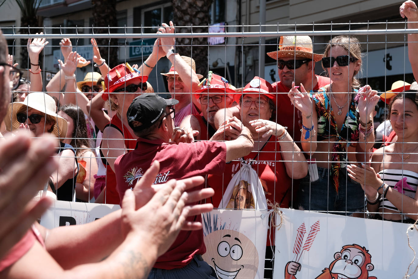 Estallido de la penúltima mascletà del concurso de Luceros en Hogueras