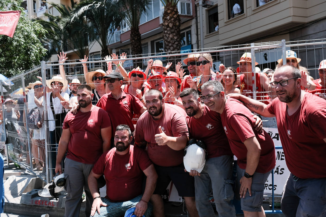 Estallido de la penúltima mascletà del concurso de Luceros en Hogueras