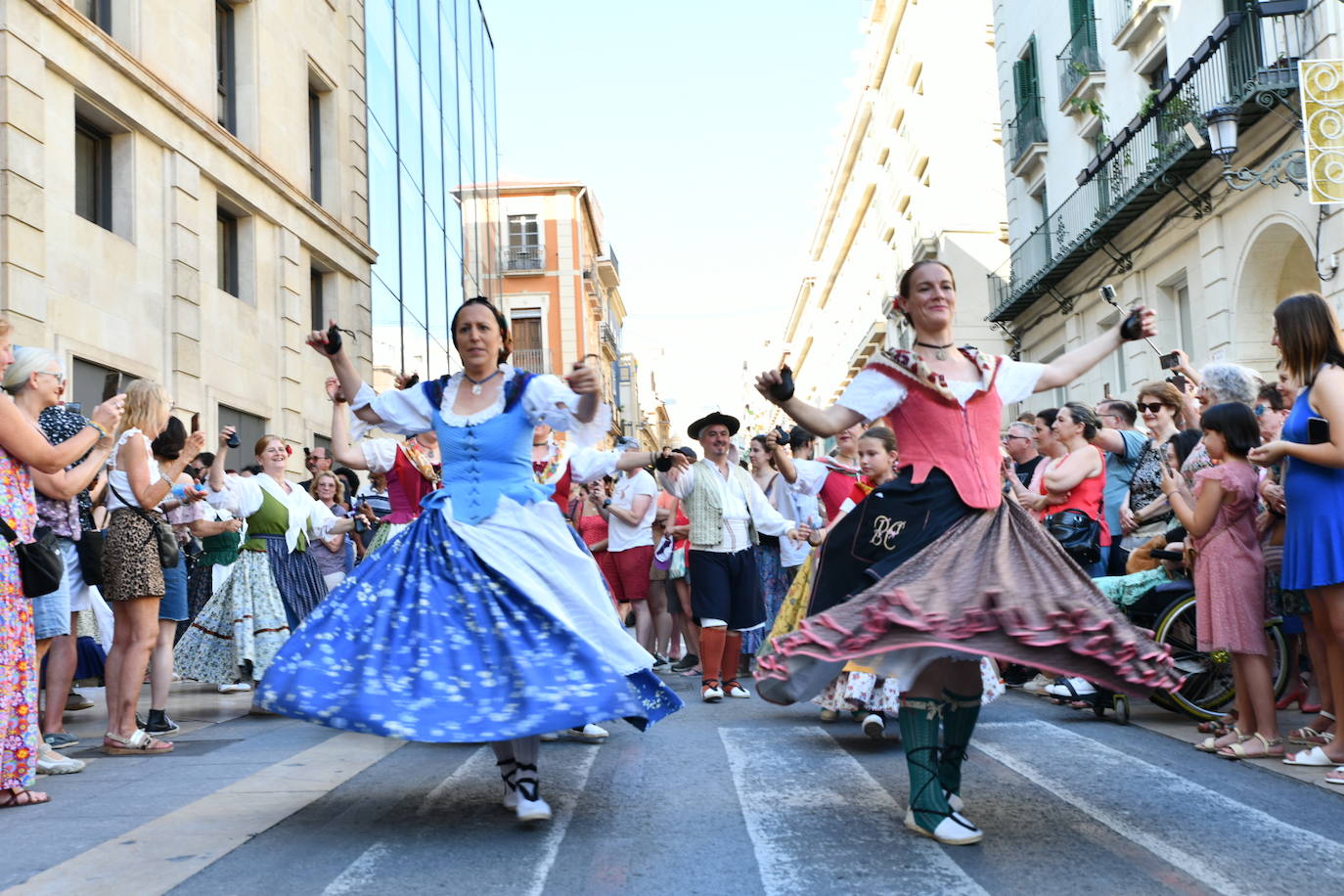 Alegría y tradición en la Dansà d&#039;Alacant