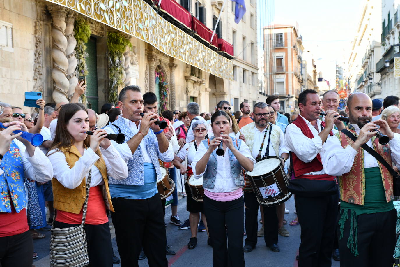 Alegría y tradición en la Dansà d&#039;Alacant
