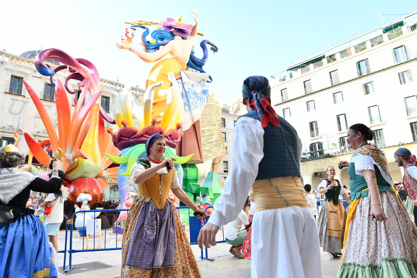Alegría y tradición en la Dansà d&#039;Alacant