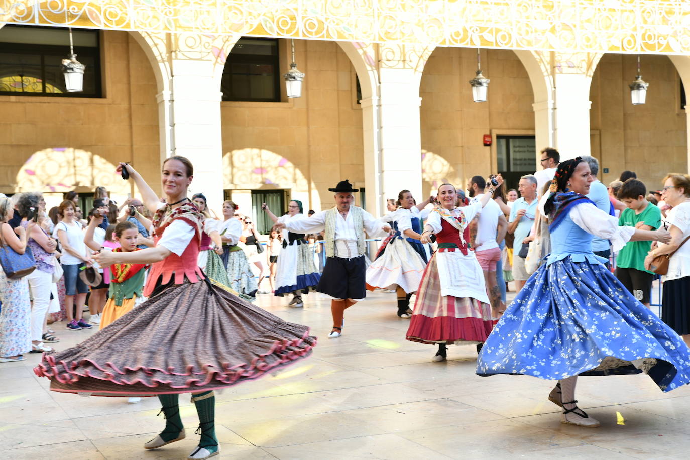 Alegría y tradición en la Dansà d&#039;Alacant