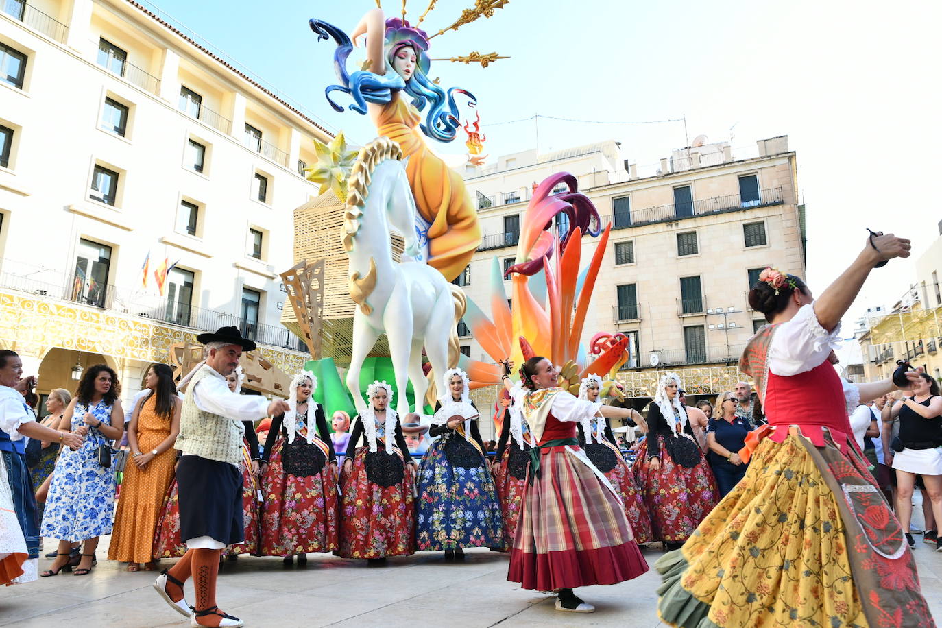 Alegría y tradición en la Dansà d&#039;Alacant