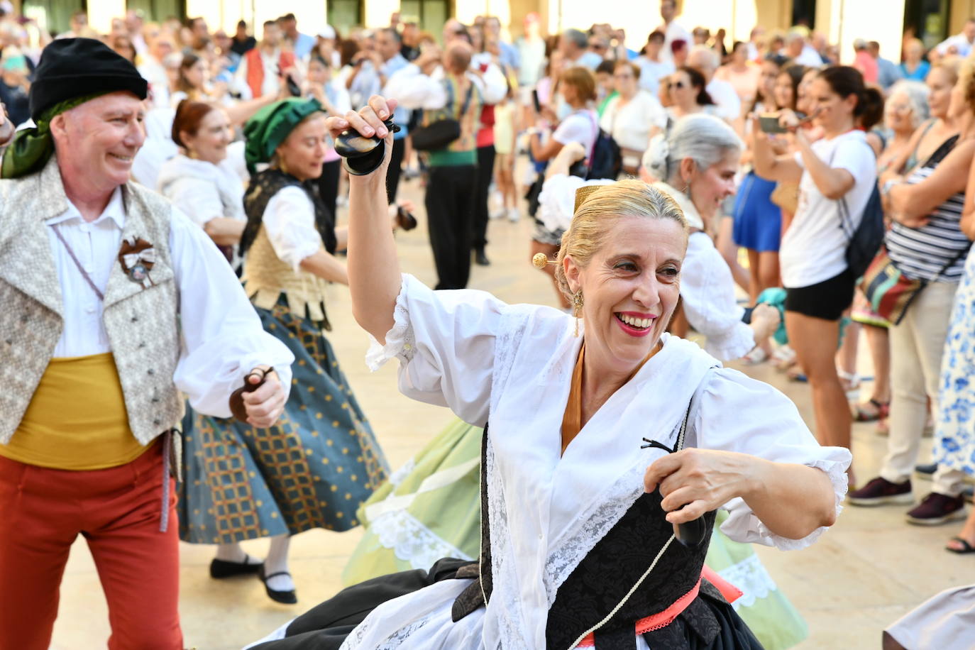 Alegría y tradición en la Dansà d&#039;Alacant