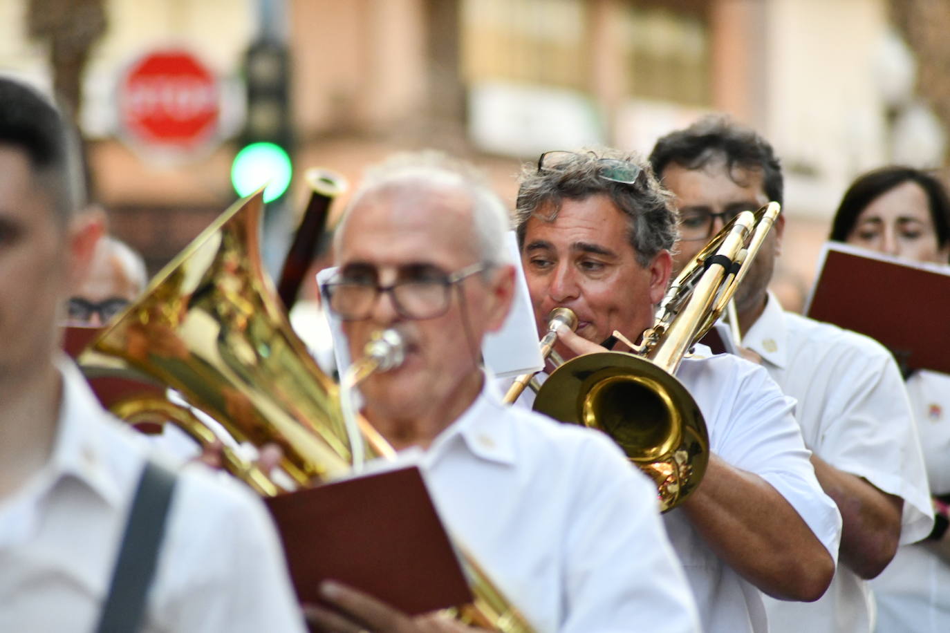 Música y arte del mundo en el Desfile Folclórico Internacional de Alicante