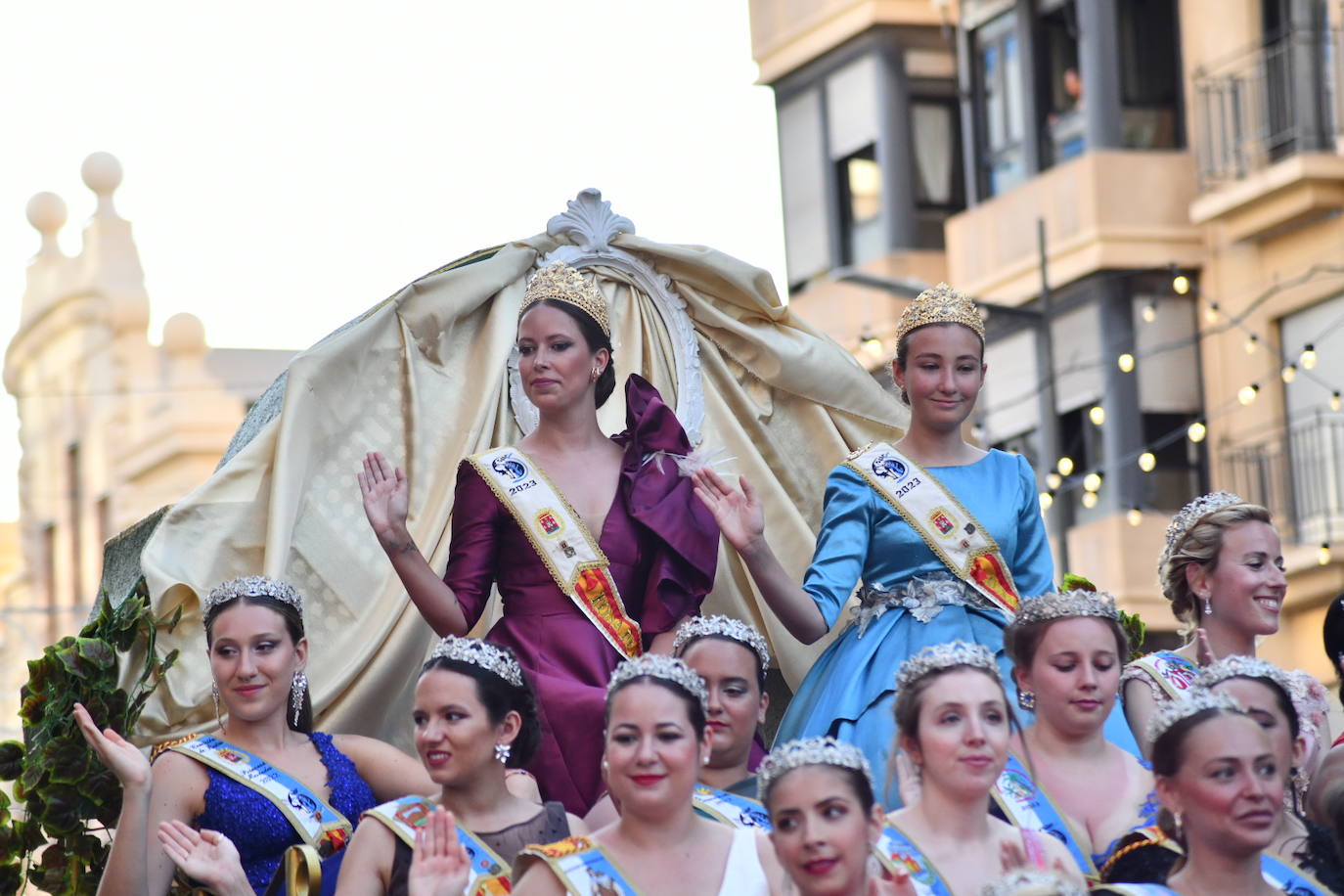 Música y arte del mundo en el Desfile Folclórico Internacional de Alicante