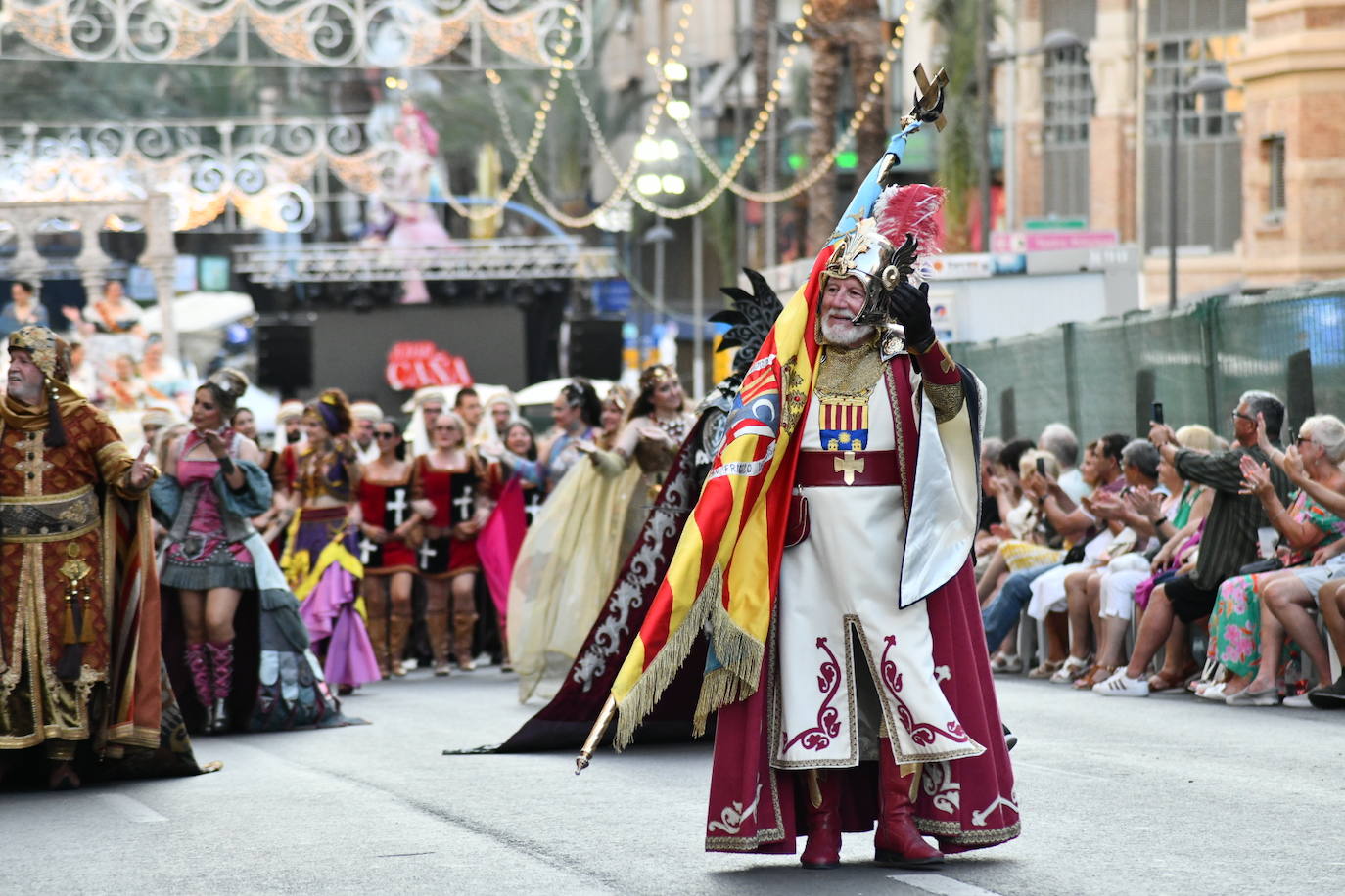 Música y arte del mundo en el Desfile Folclórico Internacional de Alicante