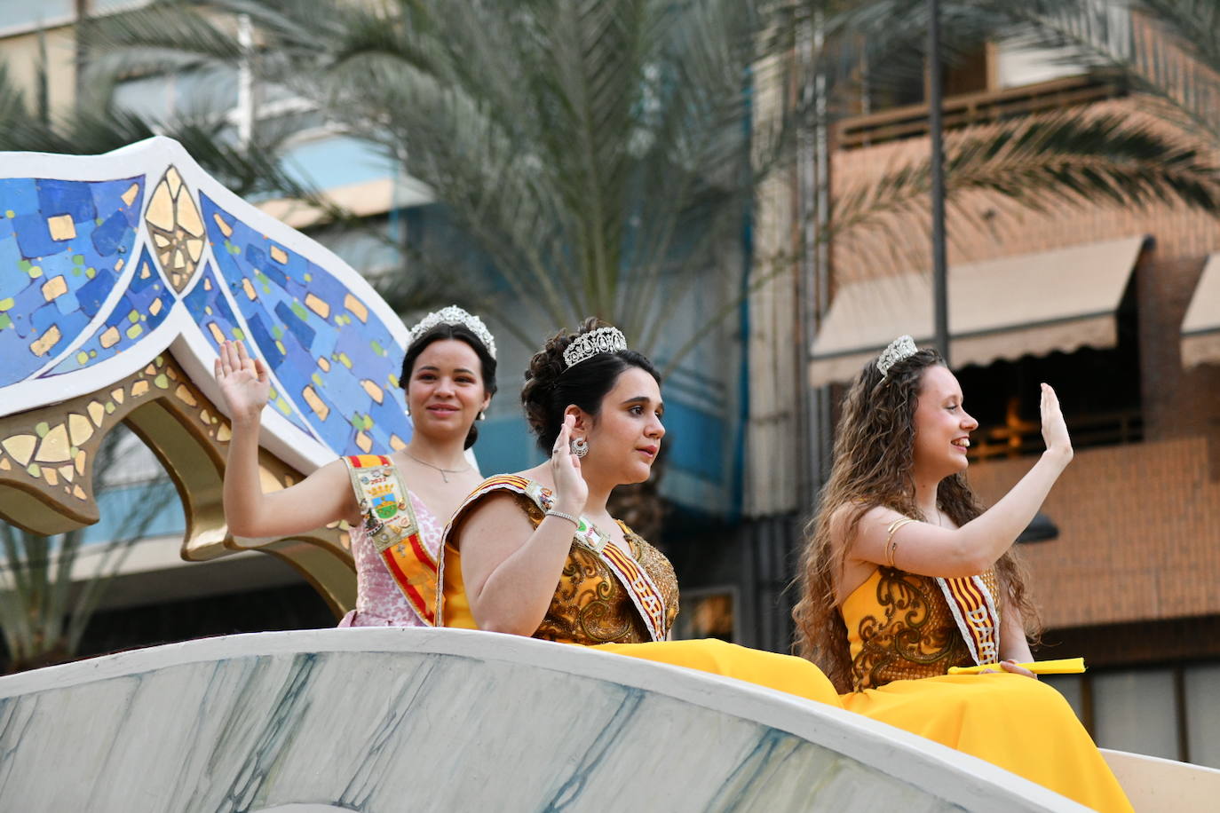 Música y arte del mundo en el Desfile Folclórico Internacional de Alicante