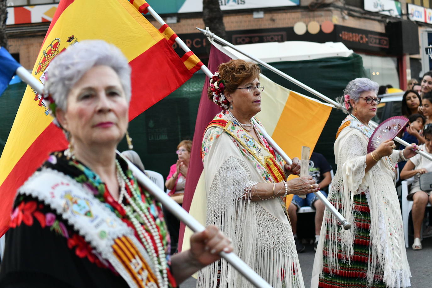 Música y arte del mundo en el Desfile Folclórico Internacional de Alicante