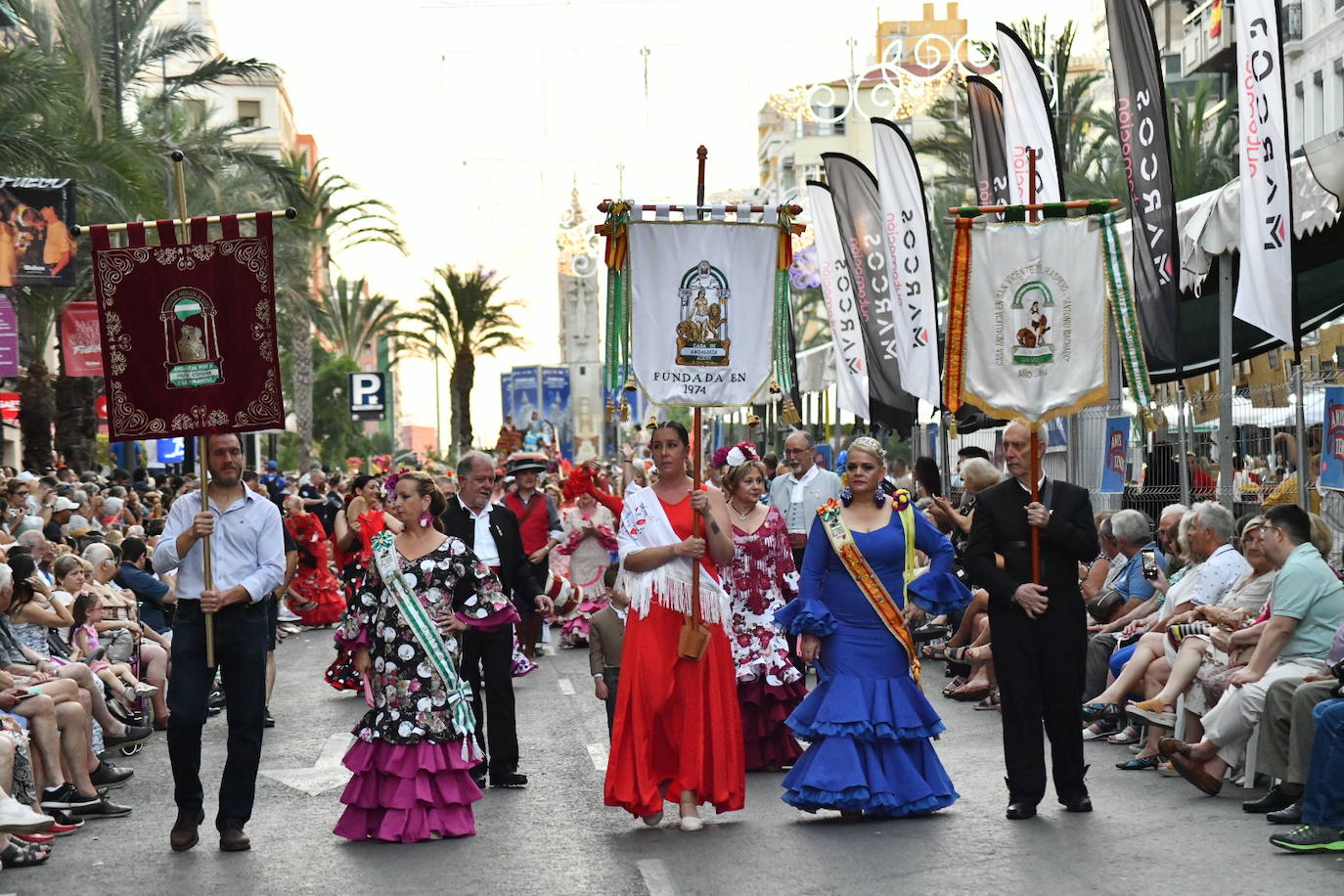 Música y arte del mundo en el Desfile Folclórico Internacional de Alicante