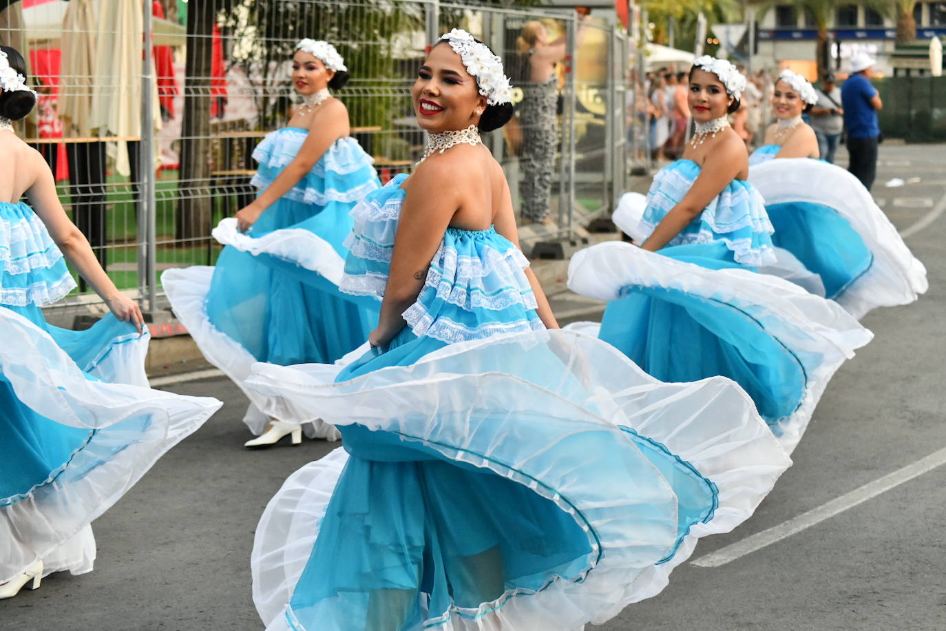 Música y arte del mundo en el Desfile Folclórico Internacional de Alicante