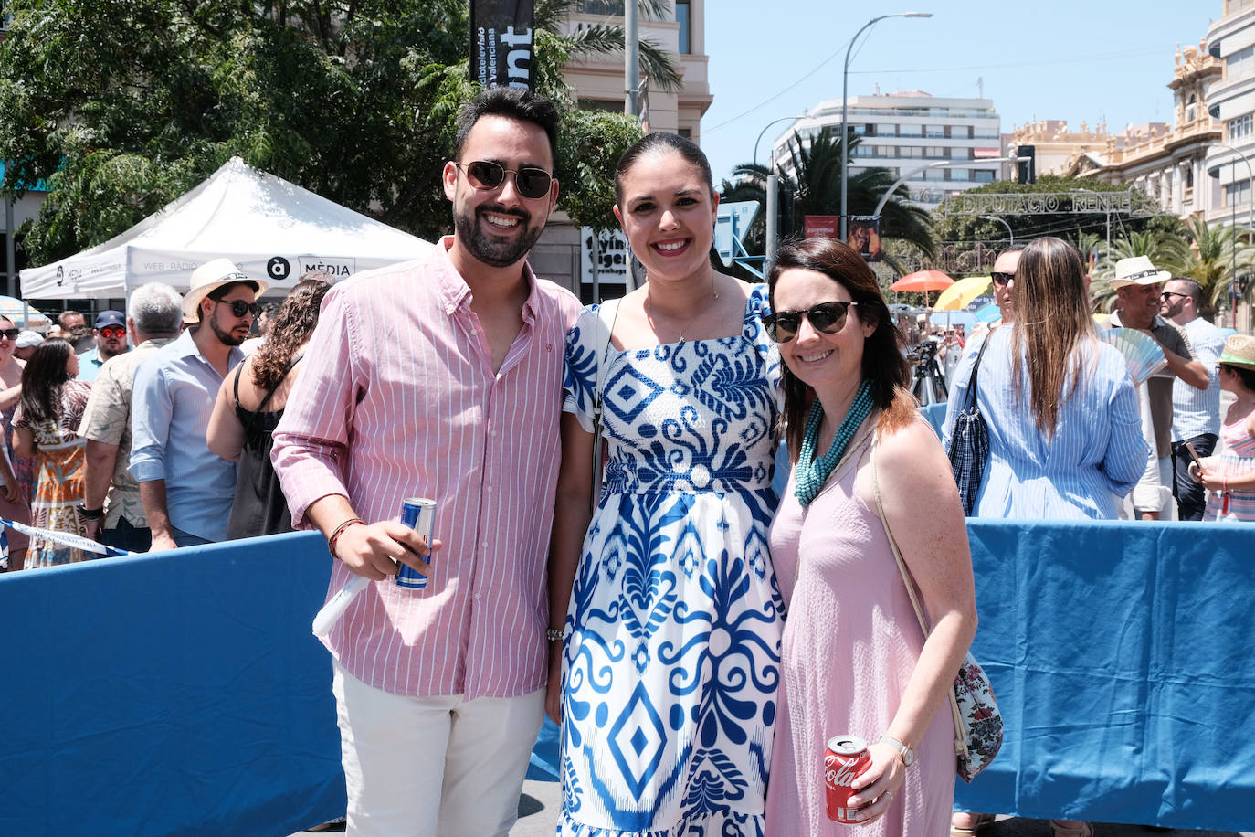 Calurosa y atronadora mascletà en Alicante en el día de la Cremà