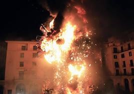 Cremà de la hoguera oficial de Alicante.