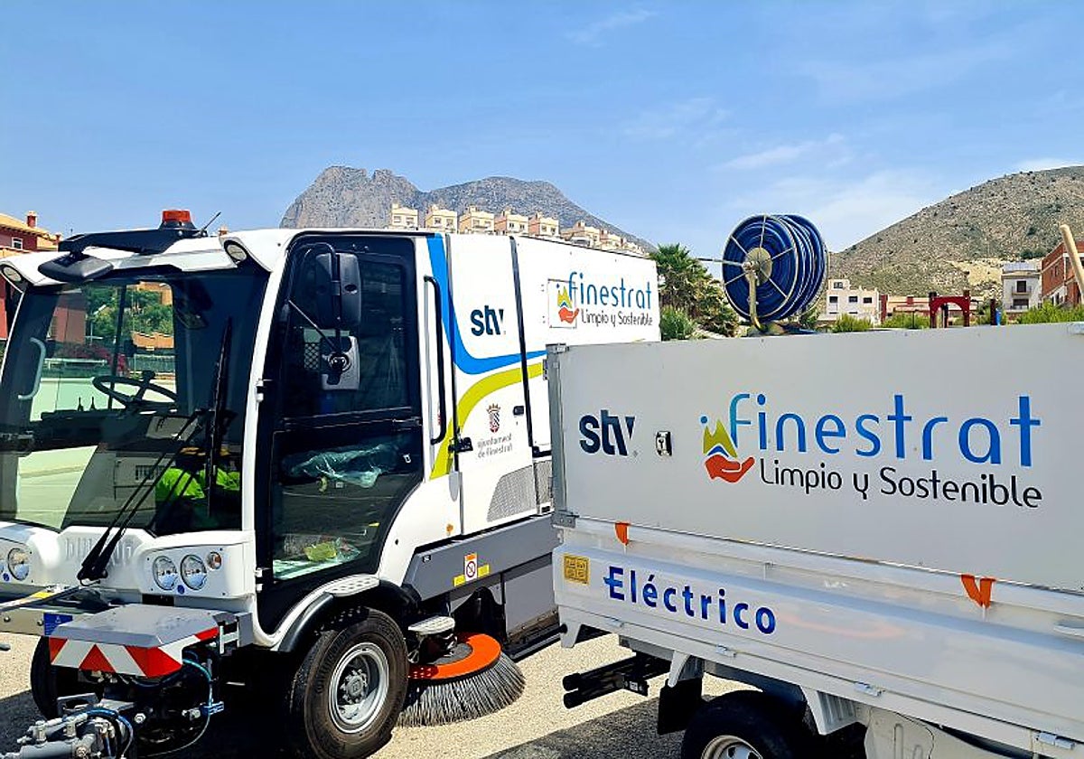 Imagen de algunos de los nuevos vehículos de Finestrat