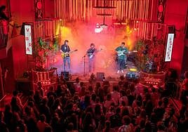 Actuación de Karavana.