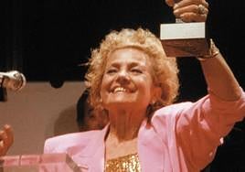Carmen Sevilla recogió el Faro de Plata en 1998.