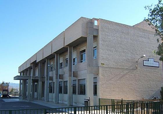 Fachada del colegio Santísima Faz de Alicante.