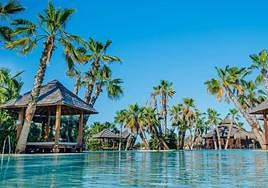 Piscina de un campin Alannia Resorts en Alicante.