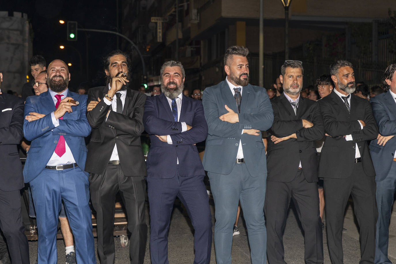 Los festeros de San Blas pasean la música por las calles de Alicante