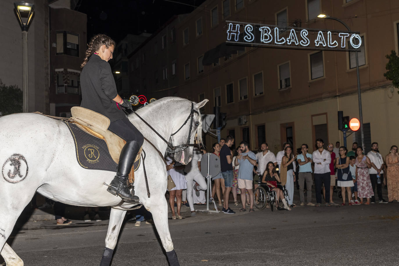 Los festeros de San Blas pasean la música por las calles de Alicante