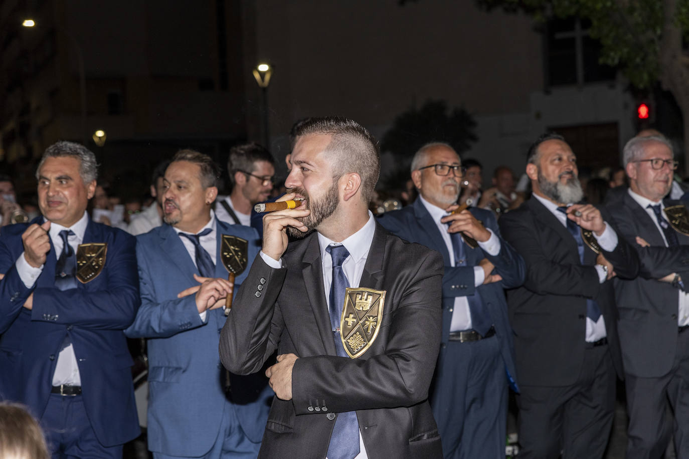 Los festeros de San Blas pasean la música por las calles de Alicante