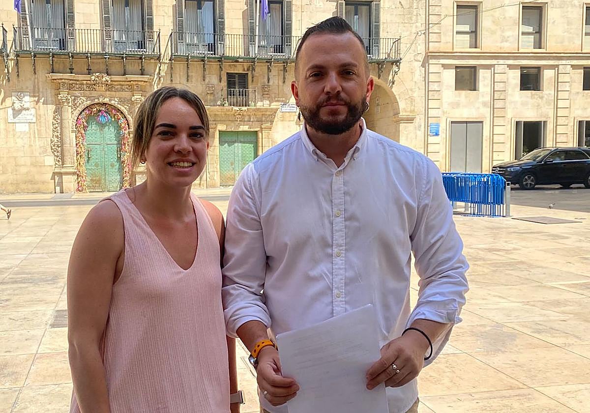 Sara Llobell y Rafa Mas, concejal de la coalición.