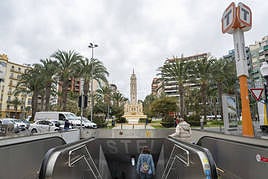 Acceso al TRAM d'Alacant en Luceros, uno de los servicios afectados por la prórroga.