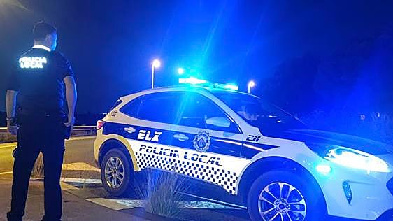 Coche patrulla de la policía local de Elche.